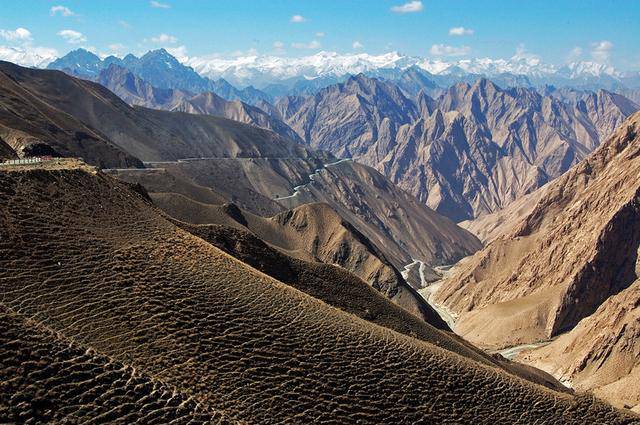 十條最適合自駕出游的匠心啟航閱讀景公路，一路美景