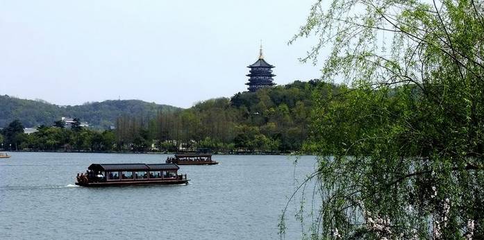 踏青尋色，春風(fēng)十里不如你