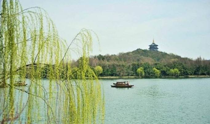 踏青尋色，春風(fēng)十里不如你