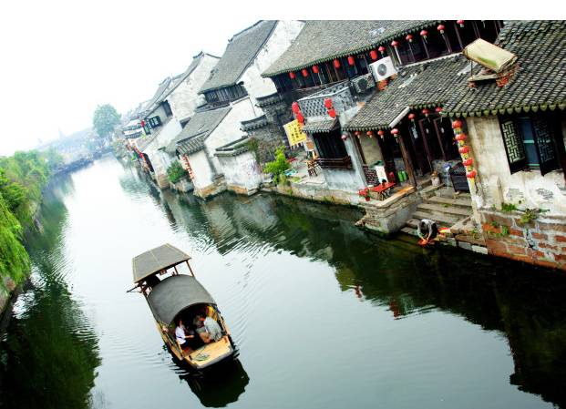 踏青尋色，春風(fēng)十里不如你