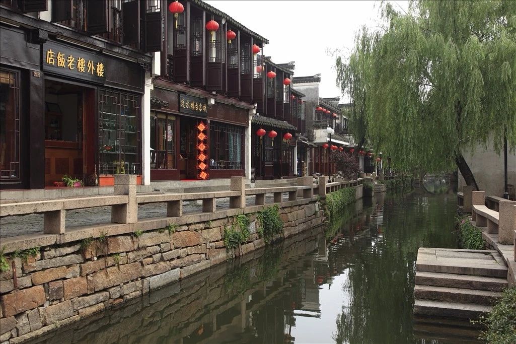 古鎮(zhèn)最美季節(jié)，你就是畫中人