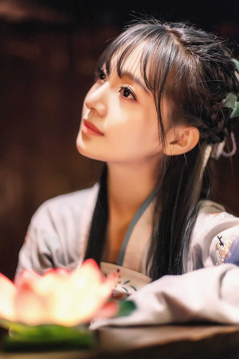 齊胸古風(fēng)繡花裙?jié)h服，清新淡雅漢服圖片