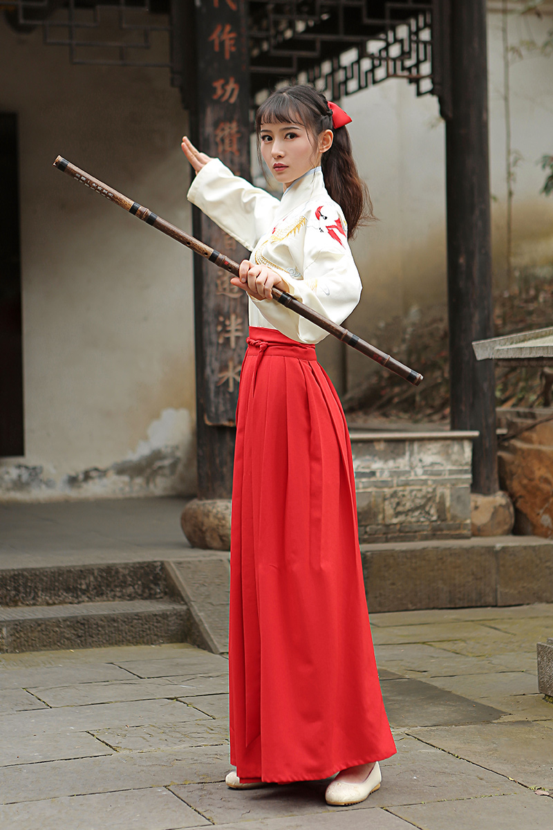 古風(fēng)俠女漢服，龍紋羿射中國紅漢服