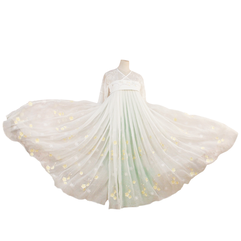 精美繡花漢服，端莊大氣漢服