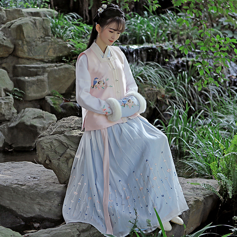 方領(lǐng)馬甲漢服，俏皮可愛漢服圖片