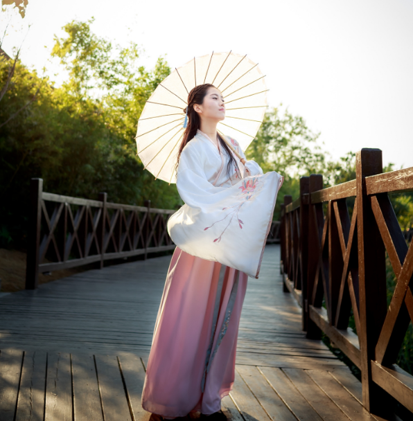 襦裙齊胸古裝漢服，給你帶來優(yōu)雅的美