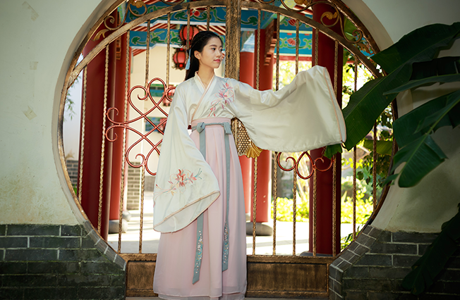 襦裙齊胸古裝漢服，給你帶來優(yōu)雅的美