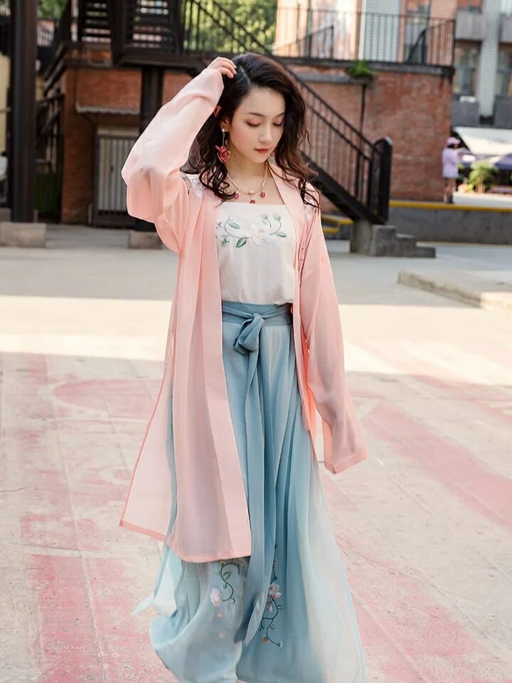 玉簟傳統(tǒng)漢服，匠心啟航閱讀刺繡古裝圖片