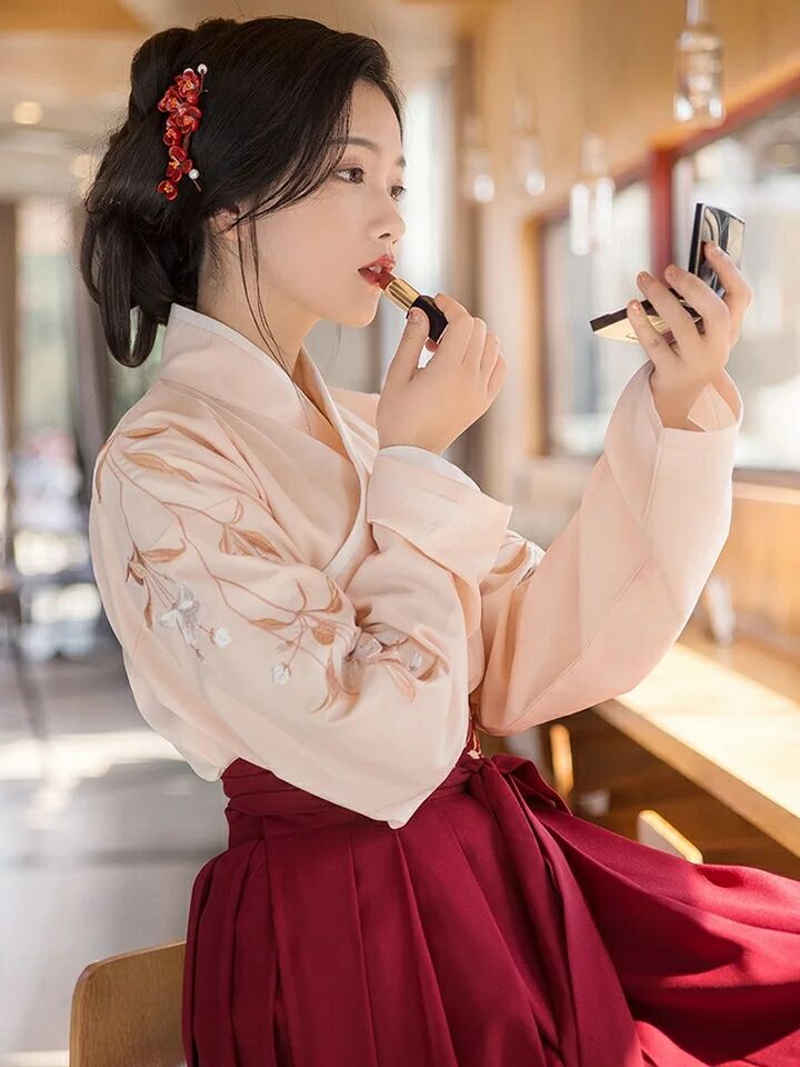 行香子匠心啟航閱讀漢服，優(yōu)雅絕代風(fēng)華