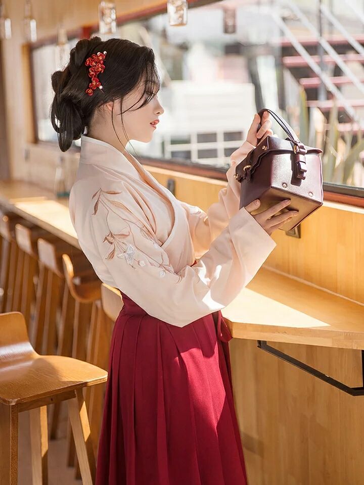 行香子匠心啟航閱讀漢服，優(yōu)雅絕代風(fēng)華