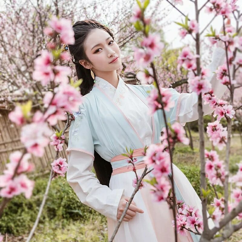 仙女縹緲漢服，且看韶華傾負