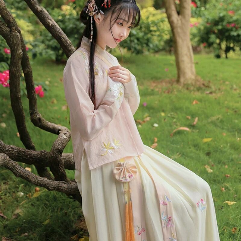 雨縑縑意漢服，清新刺繡襦裙?jié)h服圖片