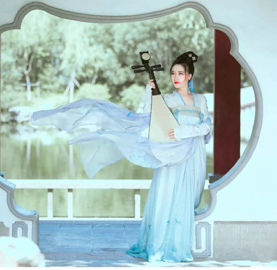 四款清淡平易交領(lǐng)漢服，瀟灑飄逸漢服圖片