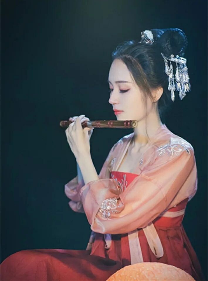 四款清淡平易交領(lǐng)漢服，瀟灑飄逸漢服圖片