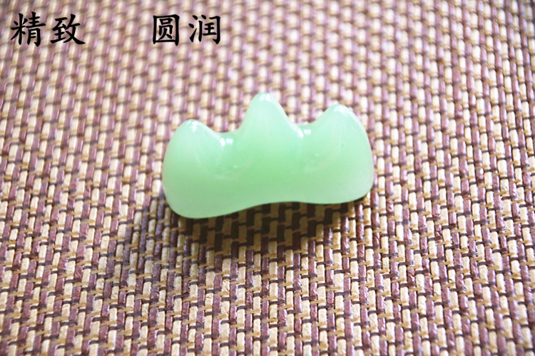 玉質筆架，精美的山形筆擱