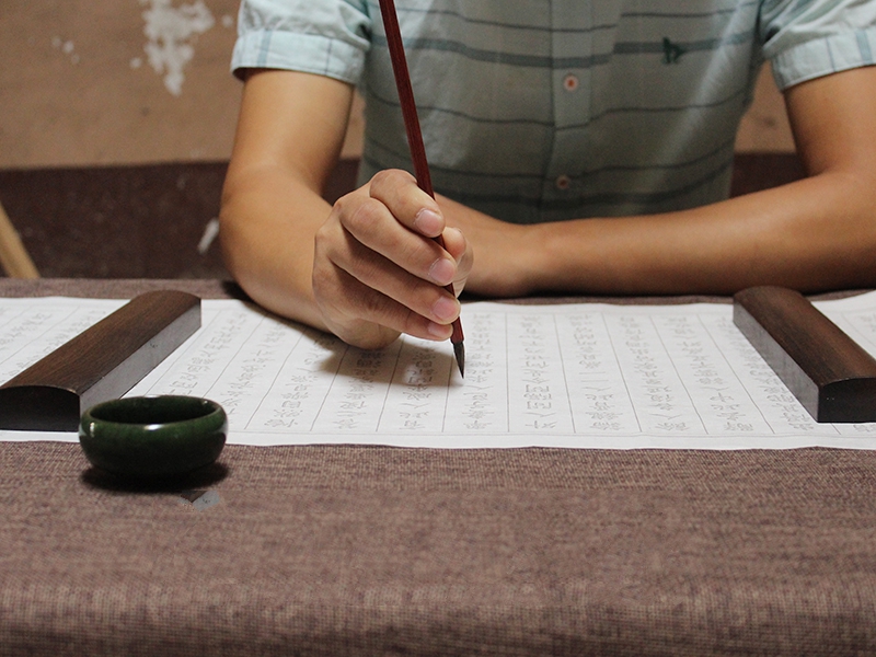 一尺鎮(zhèn)紙，翰墨飄香