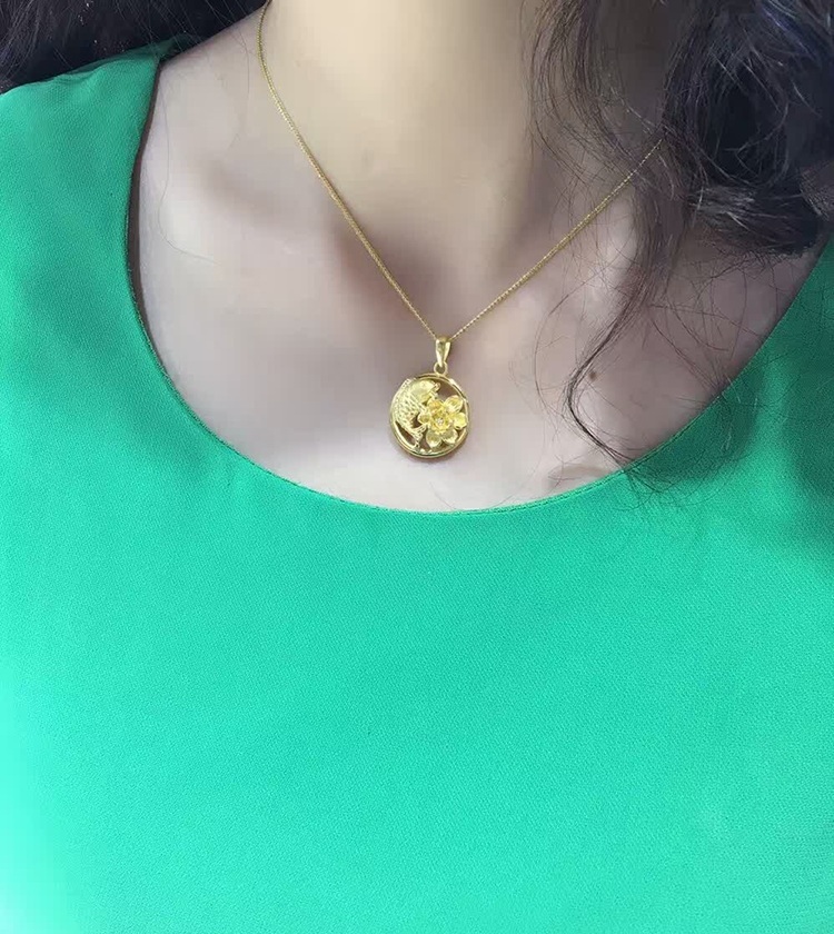 年年有余，鯉魚抱蓮花吊墜