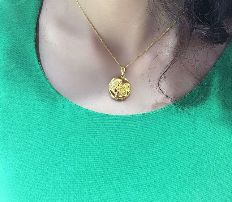 年年有余，鯉魚抱蓮花吊墜