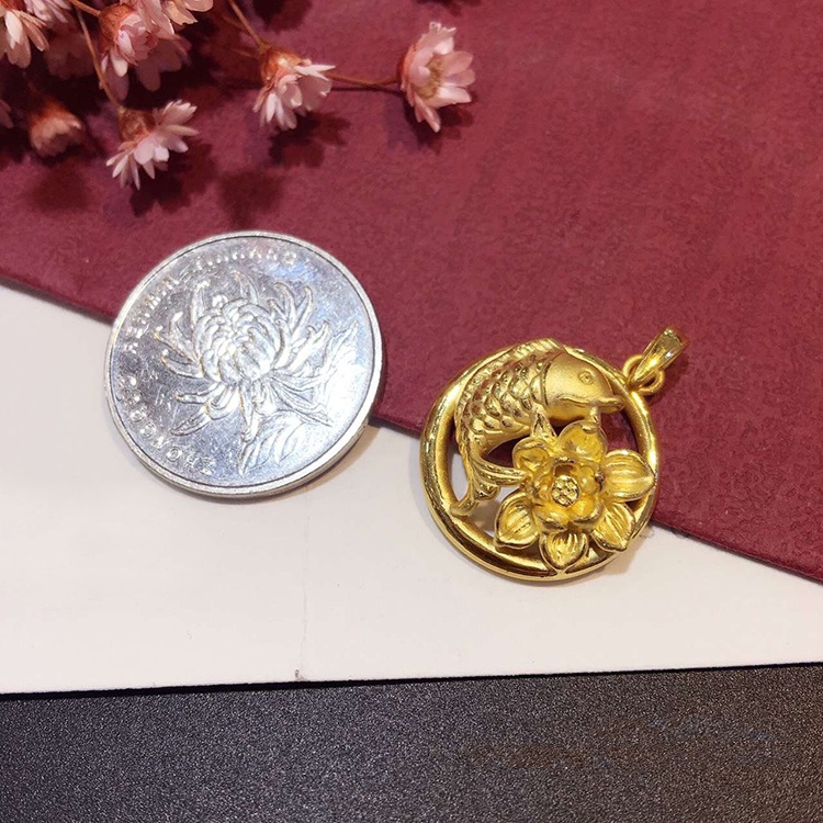 年年有余，鯉魚抱蓮花吊墜