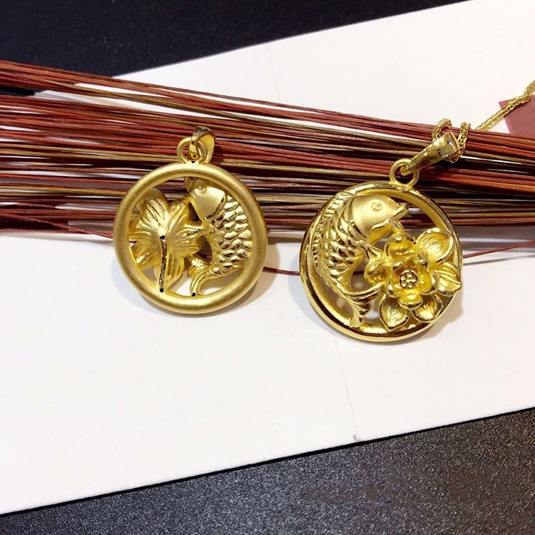 年年有余，鯉魚抱蓮花吊墜