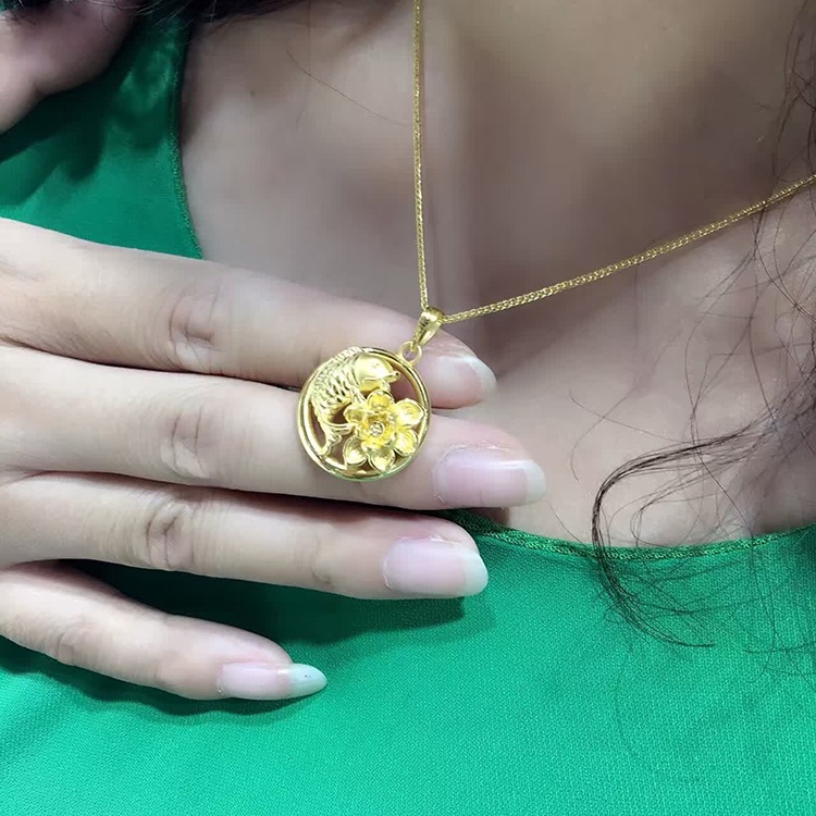 年年有余，鯉魚抱蓮花吊墜