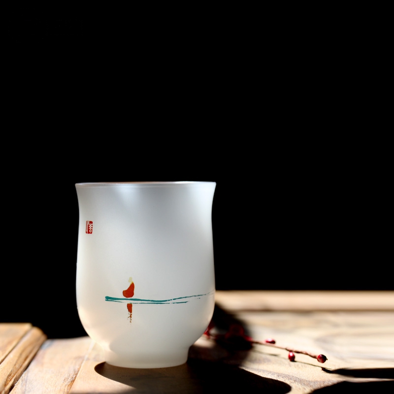 品茶聞香，白玉琉璃杯