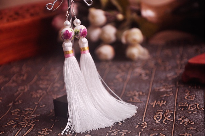 中國復(fù)古風流蘇珍珠耳環(huán)