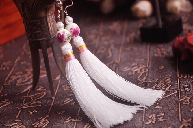 中國復(fù)古風流蘇珍珠耳環(huán)