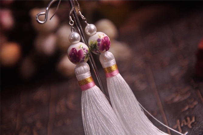 中國復(fù)古風流蘇珍珠耳環(huán)