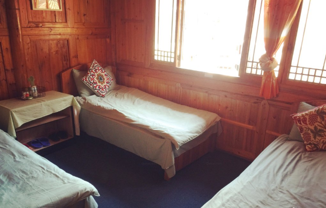 西江槿亦的花間墨谷青年旅舍