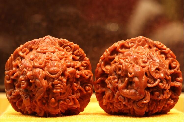 精品金毛雕刻收藏級(jí)文玩核桃