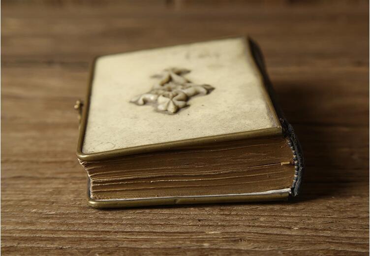 德國(guó)古董唱詩(shī)本古書收藏