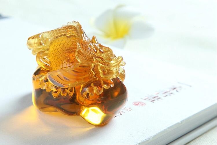 緬甸琥珀獨(dú)占鰲頭吊墜，緬甸琥珀的鑒別方法