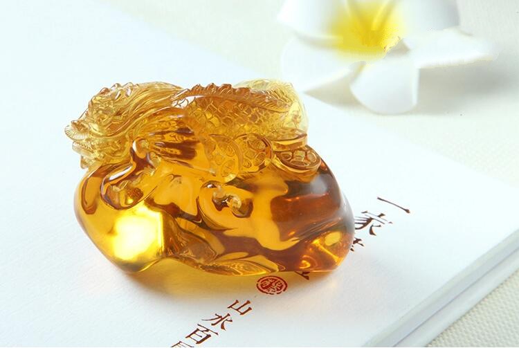 緬甸琥珀獨(dú)占鰲頭吊墜，緬甸琥珀的鑒別方法