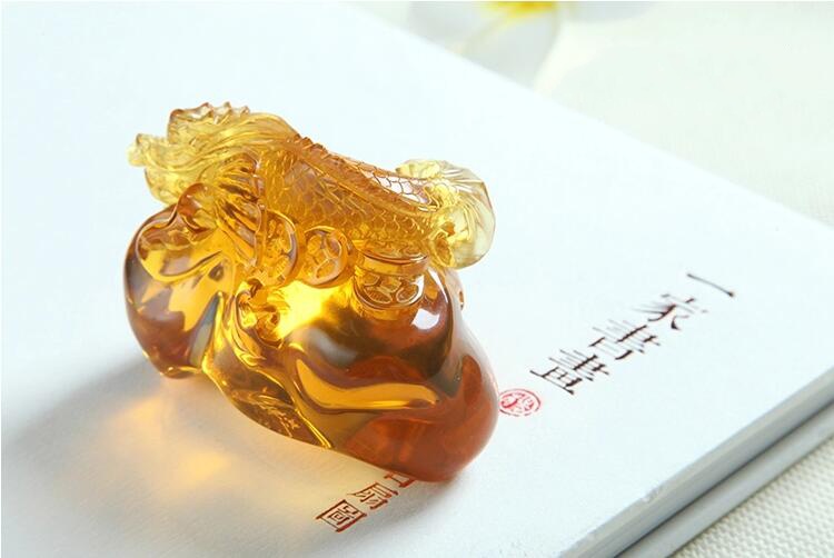 緬甸琥珀獨(dú)占鰲頭吊墜，緬甸琥珀的鑒別方法