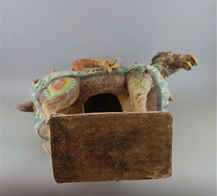 仿博物館真品唐三彩繪畫(huà)馬上人狩獵馬雕像