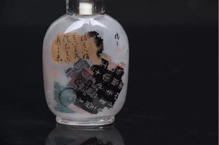 天然水晶內畫鼻煙壺：八破圖錦灰堆