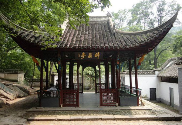 醉翁亭:亭臺樓閣山水間