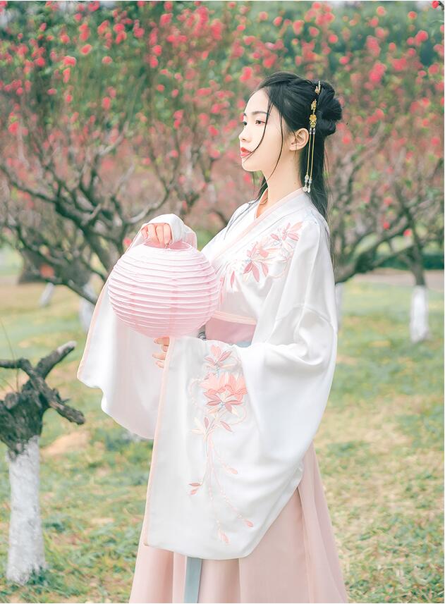 漢服 珠絡繡花交領大袖齊腰襦裙