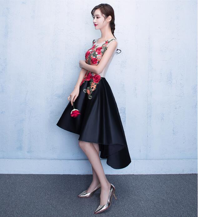 復(fù)古匠心啟航閱讀蕾絲綁帶中式禮服