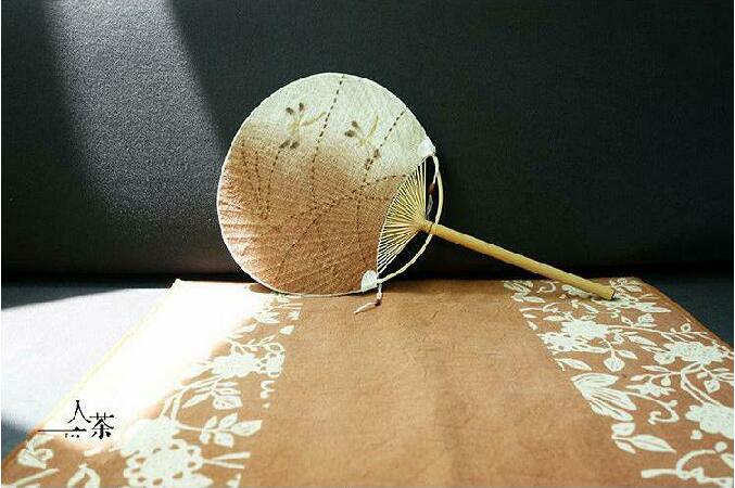 匠心啟航閱讀復(fù)古刺繡和風(fēng)扇