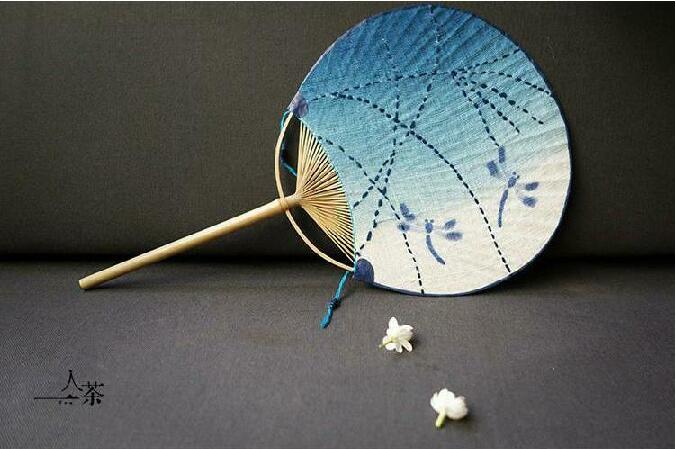 匠心啟航閱讀復(fù)古刺繡和風(fēng)扇