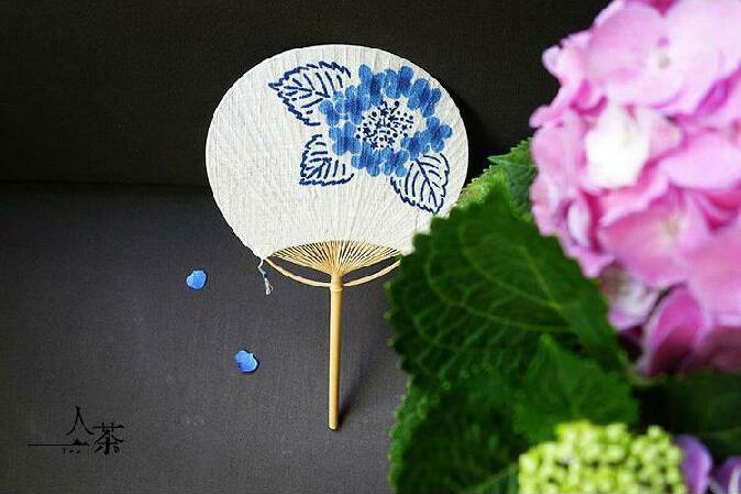 匠心啟航閱讀復(fù)古刺繡和風(fēng)扇