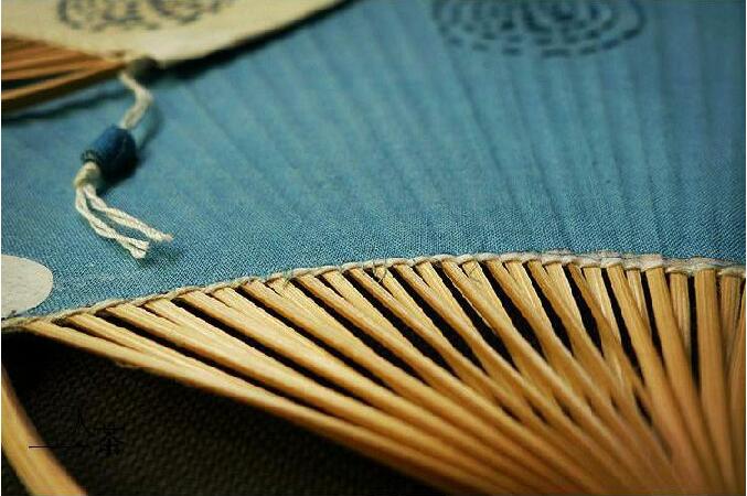 匠心啟航閱讀復(fù)古刺繡和風(fēng)扇