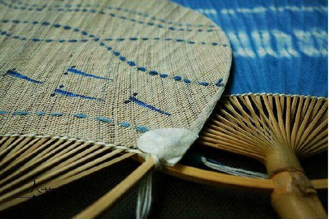 匠心啟航閱讀復(fù)古刺繡和風(fēng)扇