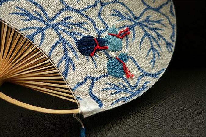 匠心啟航閱讀復(fù)古刺繡和風(fēng)扇