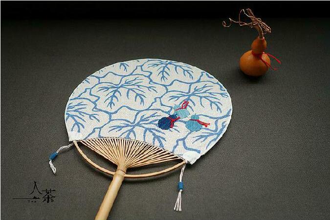 匠心啟航閱讀復(fù)古刺繡和風(fēng)扇