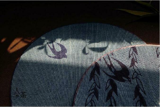 匠心啟航閱讀復(fù)古刺繡和風(fēng)扇