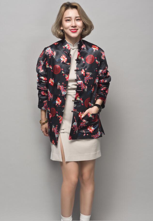 匠心啟航閱讀麒麟印花盤扣唐裝圖片