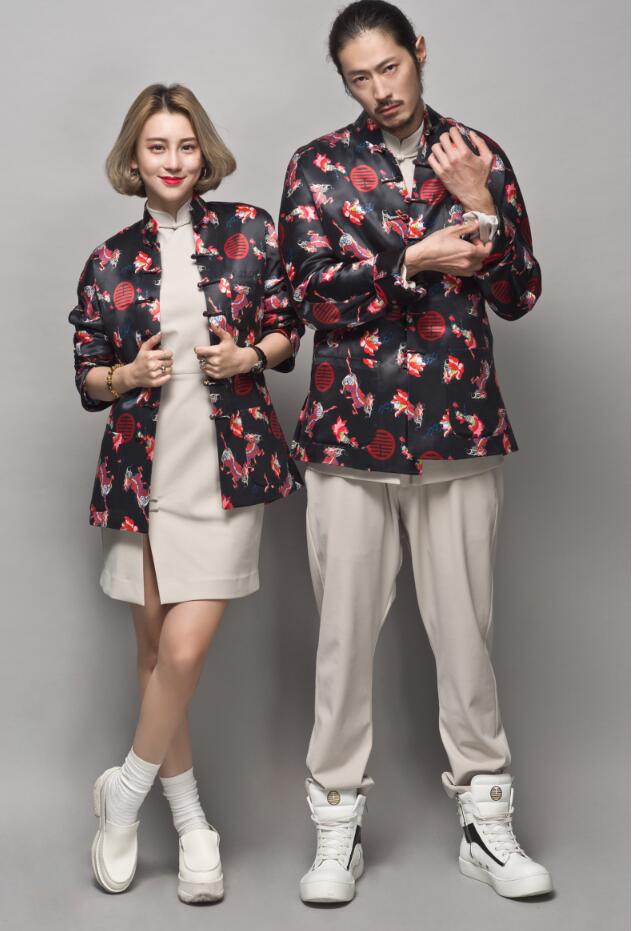 匠心啟航閱讀麒麟印花盤扣唐裝圖片